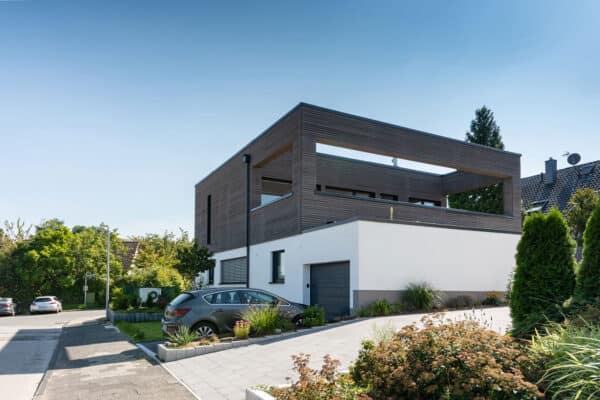 Holzhaus als Kubushaus mit Holz-Putz-Fassade